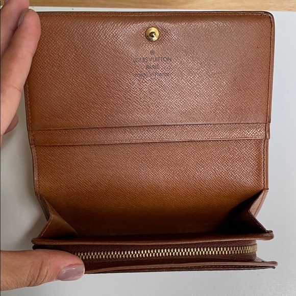 Louis Vuitton Bi-Fold Wallet - Picture 6 of 14